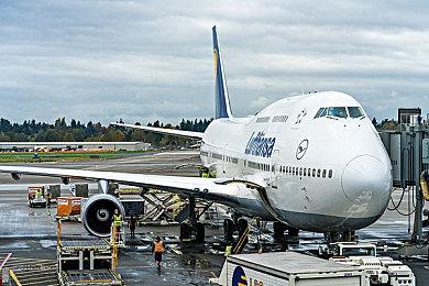 沙特首都惊现巨大PS5 索尼互娱Live From PS5活动进行中